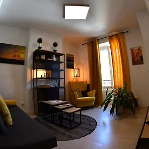 le-yellow-corner-voironnais.hotels-rhonealpes.com/